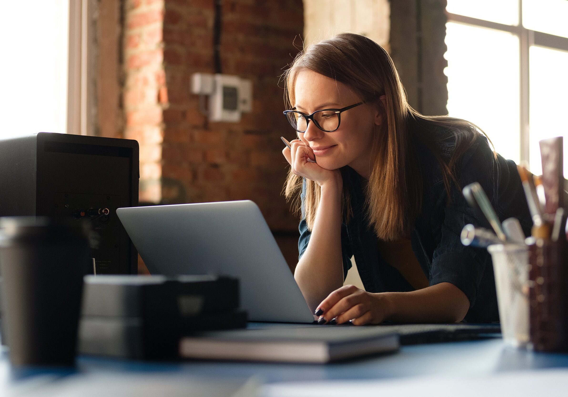 A girl works at a computer in a modern office